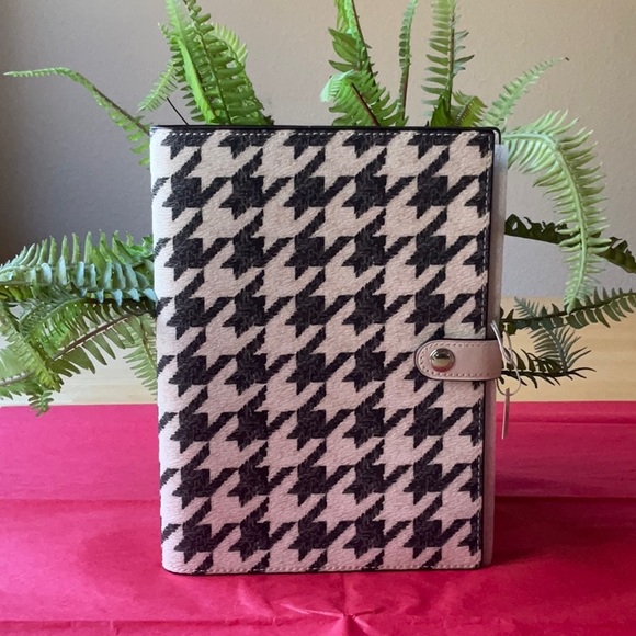 ๐ COACH NOTEBOOK WITH HOUNDSTOOTH PRINT ๐ NWT ๐ - Picture 4 of 15